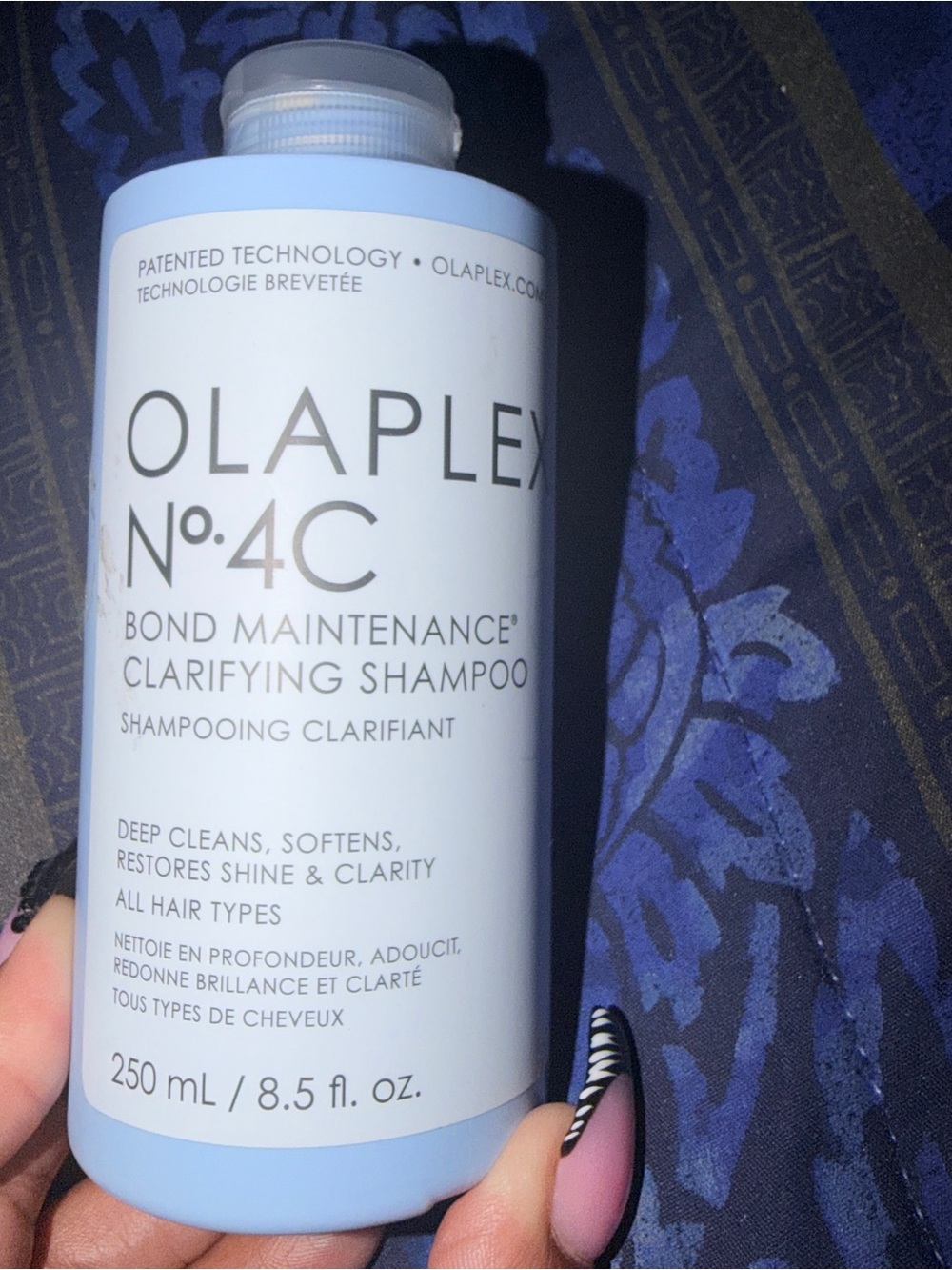 OLAPLEX No.4C Clarifying Shampoo - Pale Blue Bottle
